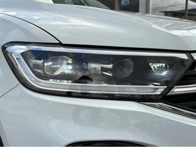 T-ロック TDI 4モーション スタイル 登録済未使用車 LEDマトリックスヘッドライト デジタルメーター トラベルアシスト アップコネクト レーンキープ ワイヤレスチャージ 電動リヤゲート 後方死角検知機能 障害物センサー 新車保証継承(16枚目)