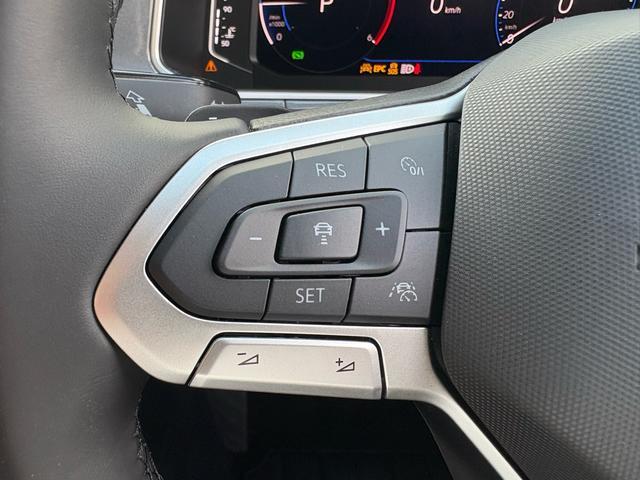 T-ロック TDI 4モーション スタイル 登録済未使用車 LEDマトリックスヘッドライト デジタルメーター トラベルアシスト アップコネクト レーンキープ ワイヤレスチャージ 電動リヤゲート 後方死角検知機能 障害物センサー 新車保証継承(29枚目)