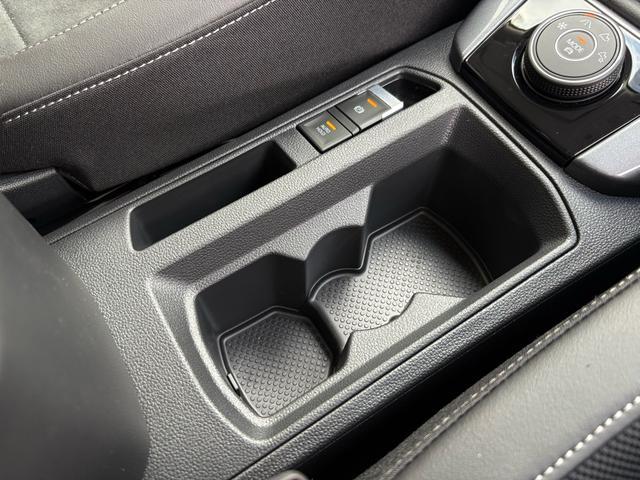 T-ロック TDI 4モーション スタイル 登録済未使用車 LEDマトリックスヘッドライト デジタルメーター トラベルアシスト アップコネクト レーンキープ ワイヤレスチャージ 電動リヤゲート 後方死角検知機能 障害物センサー 新車保証継承(41枚目)