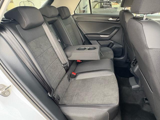 T-ロック TDI 4モーション スタイル 登録済未使用車 LEDマトリックスヘッドライト デジタルメーター トラベルアシスト アップコネクト レーンキープ ワイヤレスチャージ 電動リヤゲート 後方死角検知機能 障害物センサー 新車保証継承(46枚目)