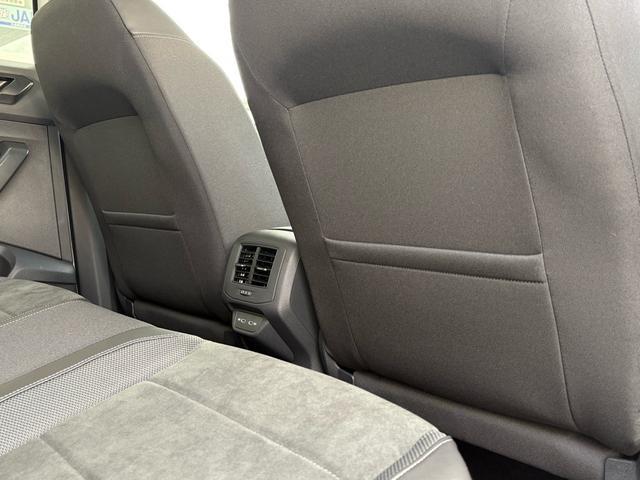 T-ロック TDI 4モーション スタイル 登録済未使用車 LEDマトリックスヘッドライト デジタルメーター トラベルアシスト アップコネクト レーンキープ ワイヤレスチャージ 電動リヤゲート 後方死角検知機能 障害物センサー 新車保証継承(48枚目)