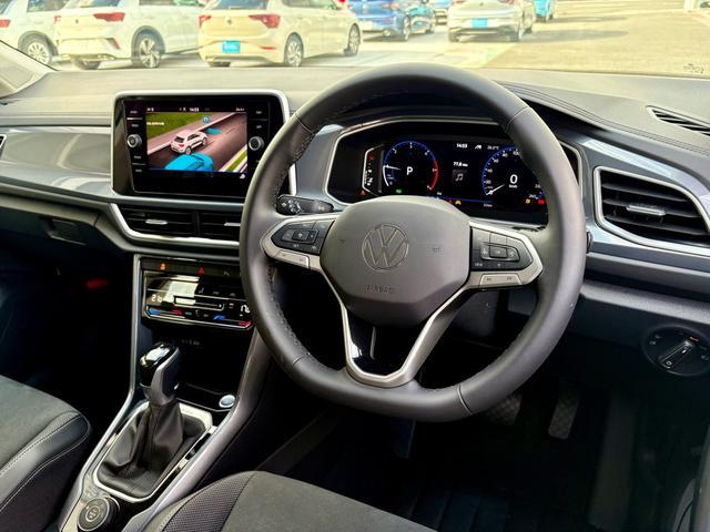 T-ロック TDI 4モーション スタイル 登録済未使用車 LEDマトリックスヘッドライト デジタルメーター トラベルアシスト アップコネクト レーンキープ ワイヤレスチャージ 電動リヤゲート 後方死角検知機能 障害物センサー 新車保証継承(53枚目)