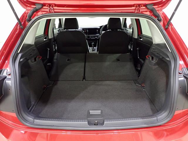 ポロ TSIアクティブ LEDヘッドライト ACC トラベルアシスト ワイヤレスチャージ App-Connect デジタルメーター レーンアシスト バックカメラ 障害物センサー Ready2Discover ETC USB(47枚目)