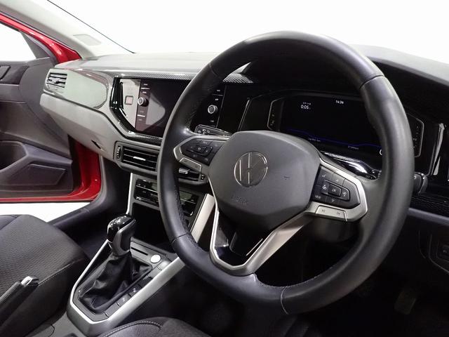 ポロ TSIアクティブ LEDヘッドライト ACC トラベルアシスト ワイヤレスチャージ App-Connect デジタルメーター レーンアシスト バックカメラ 障害物センサー Ready2Discover ETC USB(50枚目)