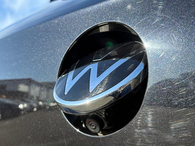 ゴルフＧＴＩ ベースグレード　ＩＱライト　ＡＣＣ　トラベルアシスト　デジタルメーター　ＡｐｐＣｏｎｎｅｃｔ　後方死角検知機能　シートヒーター　ワイヤレスチャージ　障害物センサー　バックカメラ　レーンアシスト　アンビエントライト（16枚目）