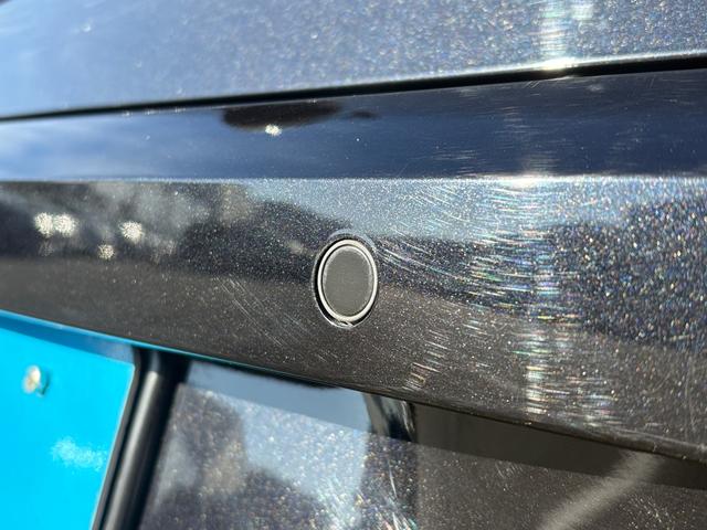 ゴルフＧＴＩ ベースグレード　ＩＱライト　ＡＣＣ　トラベルアシスト　デジタルメーター　ＡｐｐＣｏｎｎｅｃｔ　後方死角検知機能　シートヒーター　ワイヤレスチャージ　障害物センサー　バックカメラ　レーンアシスト　アンビエントライト（17枚目）