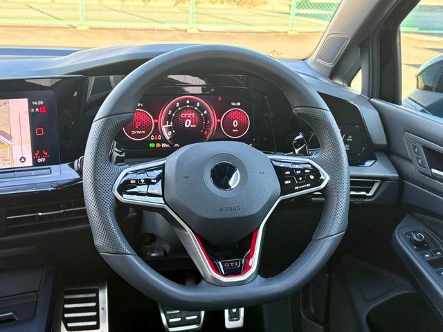 ゴルフＧＴＩ ベースグレード　ＩＱライト　ＡＣＣ　トラベルアシスト　デジタルメーター　ＡｐｐＣｏｎｎｅｃｔ　後方死角検知機能　シートヒーター　ワイヤレスチャージ　障害物センサー　バックカメラ　レーンアシスト　アンビエントライト（22枚目）