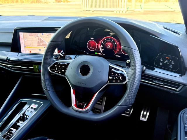 ゴルフＧＴＩ ベースグレード　ＩＱライト　ＡＣＣ　トラベルアシスト　デジタルメーター　ＡｐｐＣｏｎｎｅｃｔ　後方死角検知機能　シートヒーター　ワイヤレスチャージ　障害物センサー　バックカメラ　レーンアシスト　アンビエントライト（23枚目）