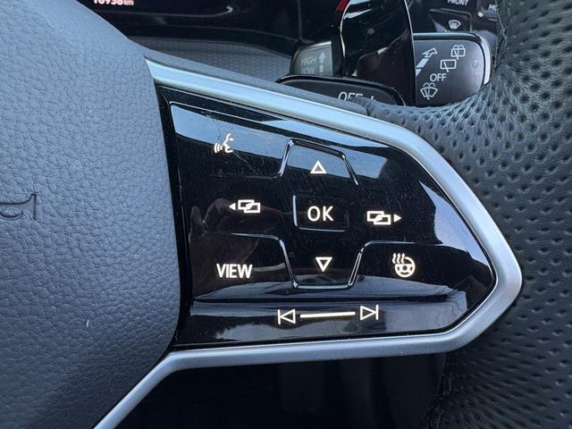 ゴルフＧＴＩ ベースグレード　ＩＱライト　ＡＣＣ　トラベルアシスト　デジタルメーター　ＡｐｐＣｏｎｎｅｃｔ　後方死角検知機能　シートヒーター　ワイヤレスチャージ　障害物センサー　バックカメラ　レーンアシスト　アンビエントライト（27枚目）