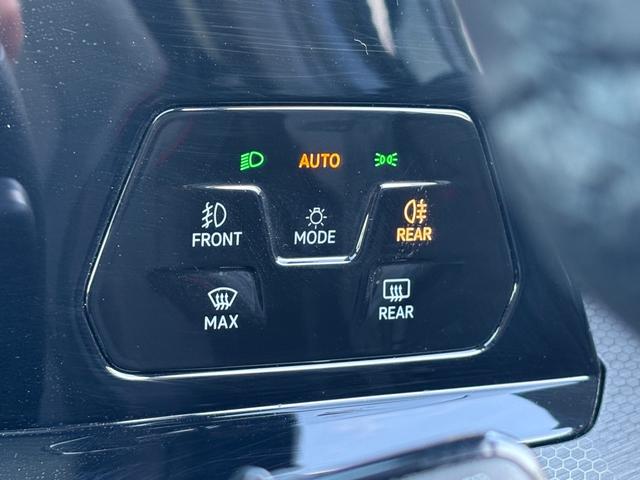 ゴルフＧＴＩ ベースグレード　ＩＱライト　ＡＣＣ　トラベルアシスト　デジタルメーター　ＡｐｐＣｏｎｎｅｃｔ　後方死角検知機能　シートヒーター　ワイヤレスチャージ　障害物センサー　バックカメラ　レーンアシスト　アンビエントライト（29枚目）