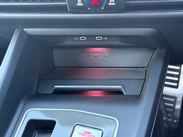 ゴルフＧＴＩ ベースグレード　ＩＱライト　ＡＣＣ　トラベルアシスト　デジタルメーター　ＡｐｐＣｏｎｎｅｃｔ　後方死角検知機能　シートヒーター　ワイヤレスチャージ　障害物センサー　バックカメラ　レーンアシスト　アンビエントライト（36枚目）