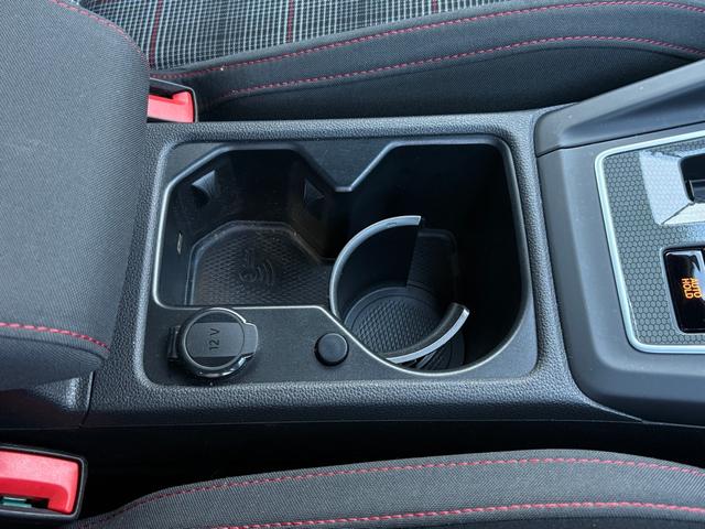 ゴルフＧＴＩ ベースグレード　ＩＱライト　ＡＣＣ　トラベルアシスト　デジタルメーター　ＡｐｐＣｏｎｎｅｃｔ　後方死角検知機能　シートヒーター　ワイヤレスチャージ　障害物センサー　バックカメラ　レーンアシスト　アンビエントライト（38枚目）