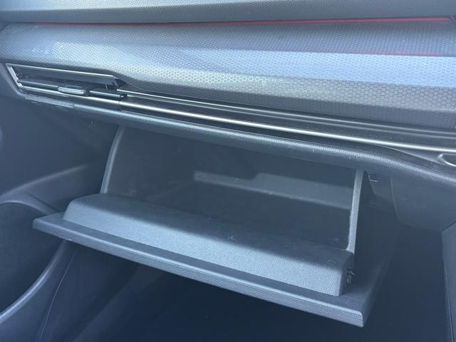 ゴルフＧＴＩ ベースグレード　ＩＱライト　ＡＣＣ　トラベルアシスト　デジタルメーター　ＡｐｐＣｏｎｎｅｃｔ　後方死角検知機能　シートヒーター　ワイヤレスチャージ　障害物センサー　バックカメラ　レーンアシスト　アンビエントライト（40枚目）