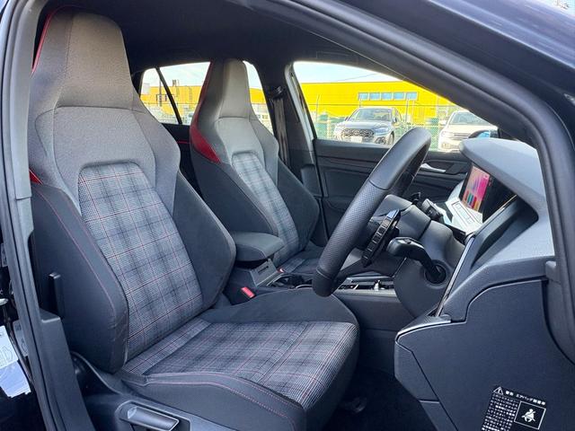ゴルフＧＴＩ ベースグレード　ＩＱライト　ＡＣＣ　トラベルアシスト　デジタルメーター　ＡｐｐＣｏｎｎｅｃｔ　後方死角検知機能　シートヒーター　ワイヤレスチャージ　障害物センサー　バックカメラ　レーンアシスト　アンビエントライト（43枚目）
