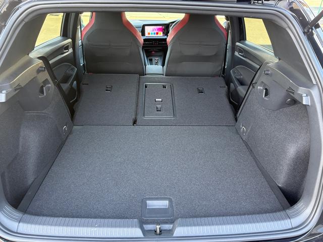 ゴルフＧＴＩ ベースグレード　ＩＱライト　ＡＣＣ　トラベルアシスト　デジタルメーター　ＡｐｐＣｏｎｎｅｃｔ　後方死角検知機能　シートヒーター　ワイヤレスチャージ　障害物センサー　バックカメラ　レーンアシスト　アンビエントライト（49枚目）