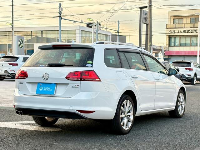 ゴルフヴァリアント ＴＳＩハイラインブルーモーションテクノロジー　アダプティブクルーズコントロールＡＣＣ　レーンアシスト　バックカメラ　パドルシフト　キセノンヘッドライト　Ｂｌｕｅｔｏｏｔｈ　スマートキー　純正ナビ　ＥＴＣ　ＣＤ／ＤＶＤ　ＩＳＯＦＩＸ　認定保証付（8枚目）