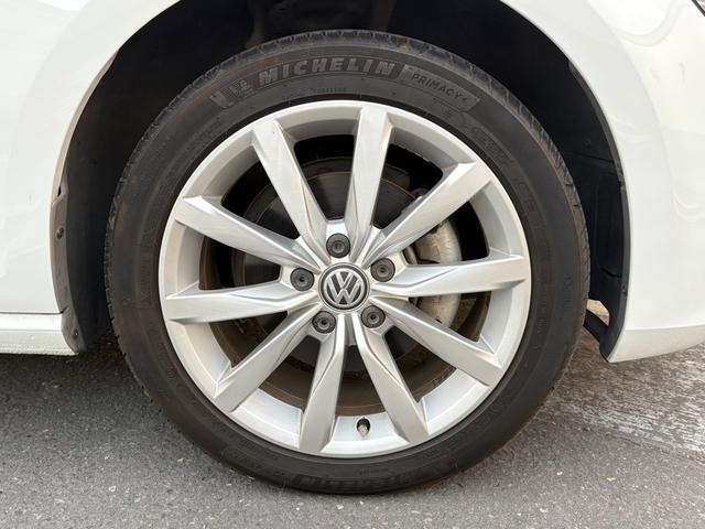 ゴルフヴァリアント ＴＳＩハイラインブルーモーションテクノロジー　アダプティブクルーズコントロールＡＣＣ　レーンアシスト　バックカメラ　パドルシフト　キセノンヘッドライト　Ｂｌｕｅｔｏｏｔｈ　スマートキー　純正ナビ　ＥＴＣ　ＣＤ／ＤＶＤ　ＩＳＯＦＩＸ　認定保証付（12枚目）