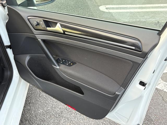 ゴルフヴァリアント ＴＳＩハイラインブルーモーションテクノロジー　アダプティブクルーズコントロールＡＣＣ　レーンアシスト　バックカメラ　パドルシフト　キセノンヘッドライト　Ｂｌｕｅｔｏｏｔｈ　スマートキー　純正ナビ　ＥＴＣ　ＣＤ／ＤＶＤ　ＩＳＯＦＩＸ　認定保証付（19枚目）