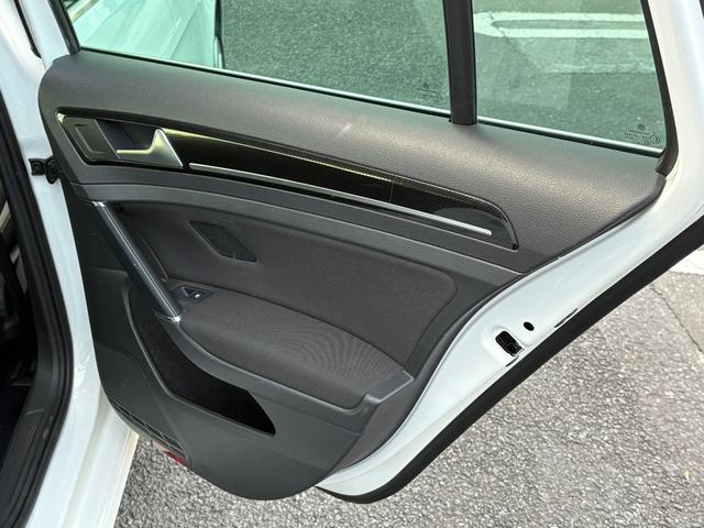 ゴルフヴァリアント ＴＳＩハイラインブルーモーションテクノロジー　アダプティブクルーズコントロールＡＣＣ　レーンアシスト　バックカメラ　パドルシフト　キセノンヘッドライト　Ｂｌｕｅｔｏｏｔｈ　スマートキー　純正ナビ　ＥＴＣ　ＣＤ／ＤＶＤ　ＩＳＯＦＩＸ　認定保証付（20枚目）