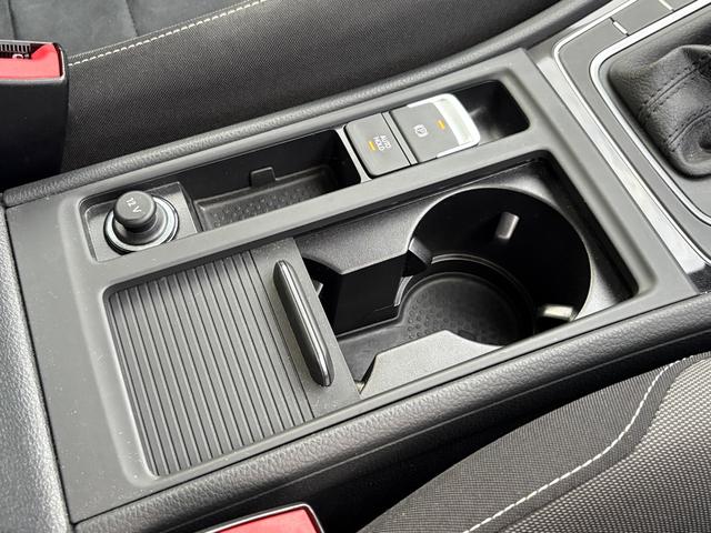 ゴルフヴァリアント ＴＳＩハイラインブルーモーションテクノロジー　アダプティブクルーズコントロールＡＣＣ　レーンアシスト　バックカメラ　パドルシフト　キセノンヘッドライト　Ｂｌｕｅｔｏｏｔｈ　スマートキー　純正ナビ　ＥＴＣ　ＣＤ／ＤＶＤ　ＩＳＯＦＩＸ　認定保証付（37枚目）