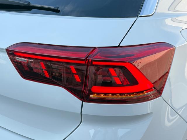 T-ロック TSI スタイル レザーシート マトリックスヘッドライト ACC トラベルアシスト レーンキープ デジタルメーター アップコネクト バックカメラ 障害物センサー 電動ゲート シートヒーター ブラックルーフ 認定保証付(14枚目)