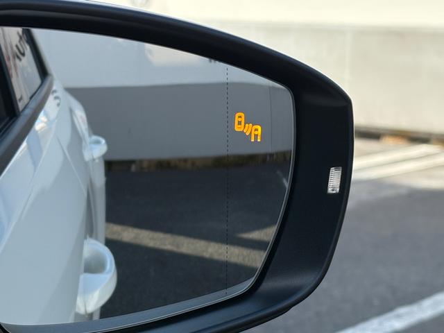 T-ロック TSI スタイル レザーシート マトリックスヘッドライト ACC トラベルアシスト レーンキープ デジタルメーター アップコネクト バックカメラ 障害物センサー 電動ゲート シートヒーター ブラックルーフ 認定保証付(17枚目)