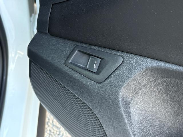 T-ロック TSI スタイル レザーシート マトリックスヘッドライト ACC トラベルアシスト レーンキープ デジタルメーター アップコネクト バックカメラ 障害物センサー 電動ゲート シートヒーター ブラックルーフ 認定保証付(19枚目)