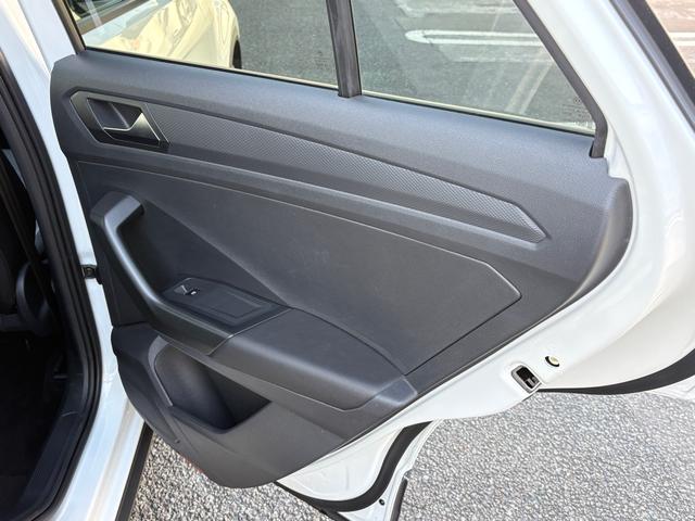 T-ロック TSI スタイル レザーシート マトリックスヘッドライト ACC トラベルアシスト レーンキープ デジタルメーター アップコネクト バックカメラ 障害物センサー 電動ゲート シートヒーター ブラックルーフ 認定保証付(20枚目)