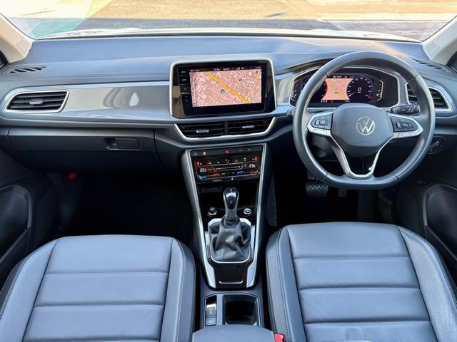 T-ロック TSI スタイル レザーシート マトリックスヘッドライト ACC トラベルアシスト レーンキープ デジタルメーター アップコネクト バックカメラ 障害物センサー 電動ゲート シートヒーター ブラックルーフ 認定保証付(21枚目)