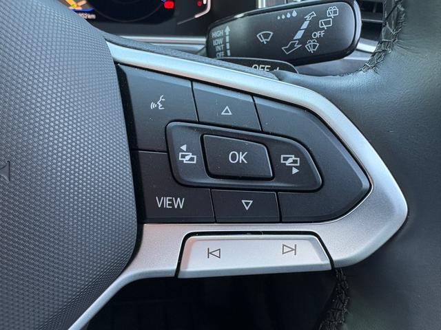 T-ロック TSI スタイル レザーシート マトリックスヘッドライト ACC トラベルアシスト レーンキープ デジタルメーター アップコネクト バックカメラ 障害物センサー 電動ゲート シートヒーター ブラックルーフ 認定保証付(26枚目)