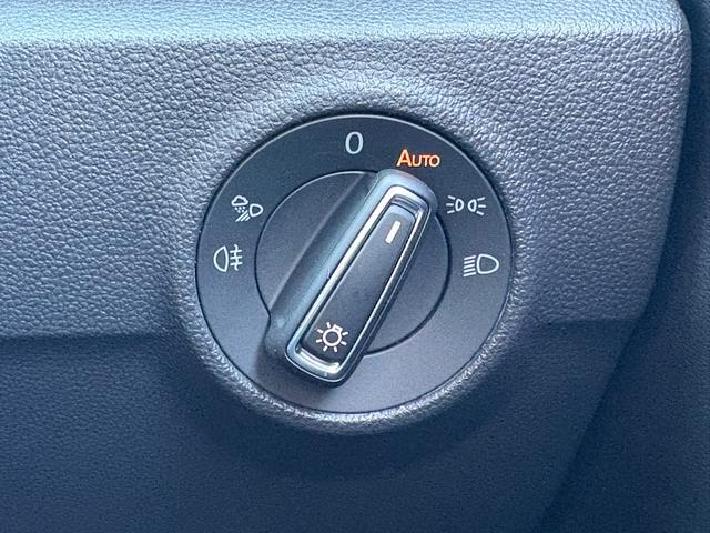 T-ロック TSI スタイル レザーシート マトリックスヘッドライト ACC トラベルアシスト レーンキープ デジタルメーター アップコネクト バックカメラ 障害物センサー 電動ゲート シートヒーター ブラックルーフ 認定保証付(27枚目)