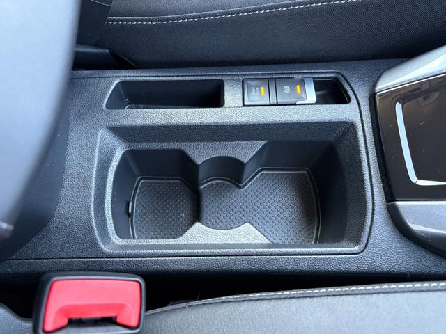 T-ロック TSI スタイル レザーシート マトリックスヘッドライト ACC トラベルアシスト レーンキープ デジタルメーター アップコネクト バックカメラ 障害物センサー 電動ゲート シートヒーター ブラックルーフ 認定保証付(36枚目)