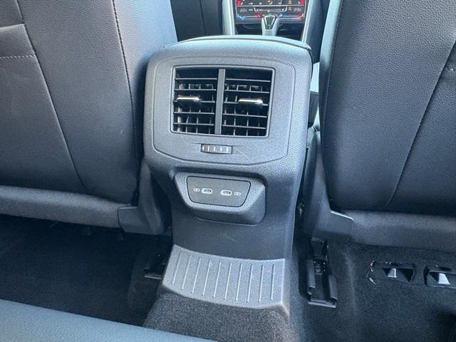 T-ロック TSI スタイル レザーシート マトリックスヘッドライト ACC トラベルアシスト レーンキープ デジタルメーター アップコネクト バックカメラ 障害物センサー 電動ゲート シートヒーター ブラックルーフ 認定保証付(43枚目)