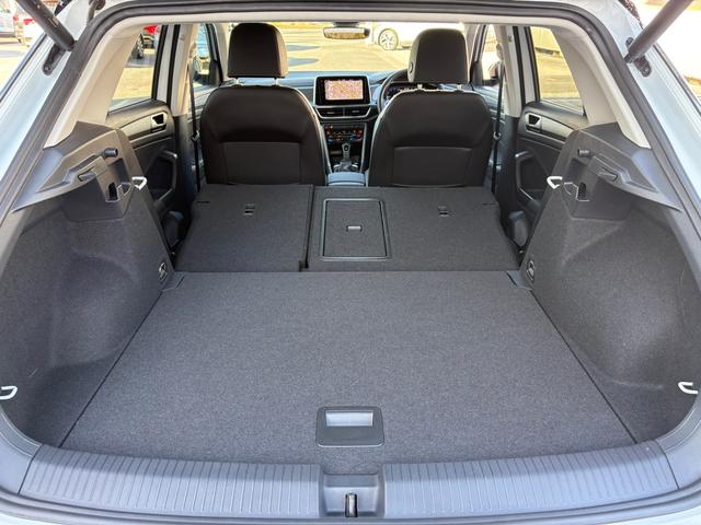 T-ロック TSI スタイル レザーシート マトリックスヘッドライト ACC トラベルアシスト レーンキープ デジタルメーター アップコネクト バックカメラ 障害物センサー 電動ゲート シートヒーター ブラックルーフ 認定保証付(48枚目)