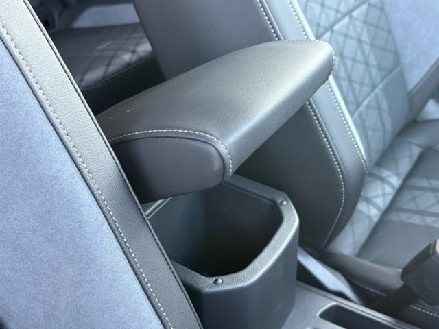 Ｔ－ロック ＴＤＩ　４モーション　Ｒライン　ブラックスタイル　ＩＱ．ＬＩＧＨＴ（38枚目）