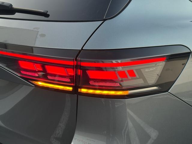 ダイナミックターンインジケーター付きＬＥＤテールランプ。ウィンカーの光が流れるように点滅、後続車からの視認性が高まり、万一の追突の危険性を軽減します。