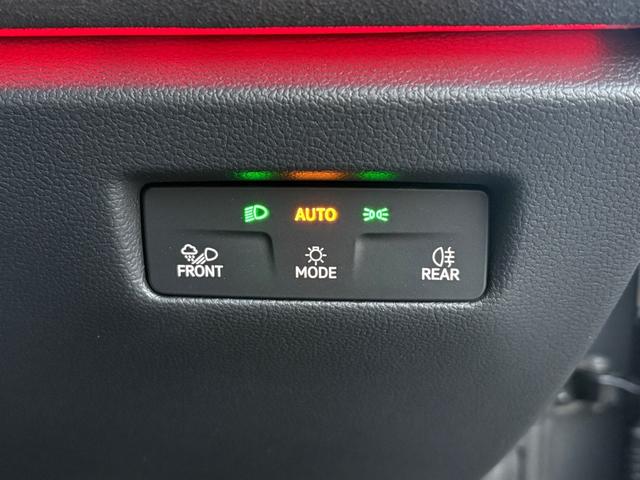 ライトスイッチパネル。物理スイッチがないのは触る機会がほとんどない為です。合理的に設計されています。