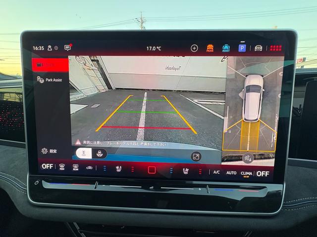 アラウンドビューモニター付きリヤビューカメラ。４台のカメラを駆使して運転席から確認しずらい周囲の状況をディスプレイ上に表示します。