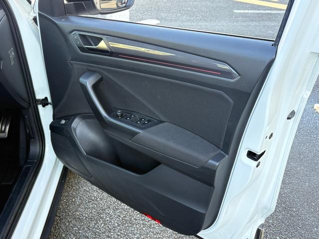 T-ロック TDI スポーツ デジタルメーター ACC LEDヘッドライト 電動リヤゲート 後方死角検知機能 障害物センサー レーンアシスト App-Connect Bluetooth ブラックルーフ ETC USB 認定保証付(19枚目)