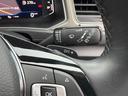ステアリング左右裏にはパドルシフト付き。マニュアル感覚で走りを楽しめます。