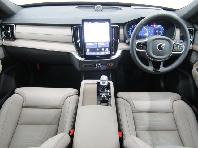 �{�^�����ɗ͍팸���A�Z���^�[�ɂX�C���`�p�l���𑕔��B�X�J���W�i�r�A���f�U�C���ɕ�܂ꂽ�V���v���ŗ��������̂���C���e���A�ł��B