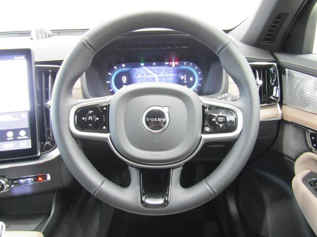 �{�v�����X�e�A�����O�z�C�[���ɂ̓N���[�Y�R���g���[���A�i�r�R���g���[���{�^������������Ă���܂��B�X�e�A�����O������������A���S�ɑ���\�ł��B