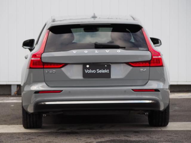 �Q�O�Q�R�N���f�����A�f�r���[�ȗ����̓��O���̕ύX�����{����܂����B�������̃f�U�C���́A�f���A���e�[���p�C�v���o���p�[�����Ɏ��܂�A�N���[���E�g�����ɂ�葶�݊����A�b�v���Ă��܂��B