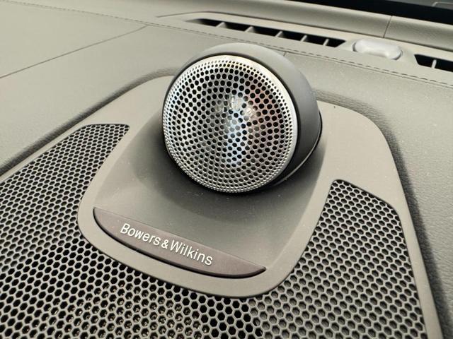 �a�������������v�������������I�[�f�B�I�V�X�e���́A�\�Ȍ���ő�����A���ŗՏꊴ����T�E���h���������邽�߂ɐ��ݏo����A�ԓ��̂ǂ��ɍ����Ă��Ă������قǂɃN���A�Ń��A���ȉ��y���y���ނ��Ƃ��ł��܂��B