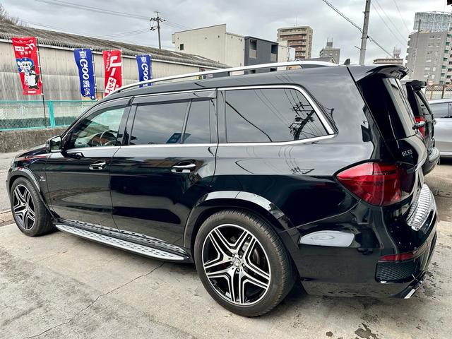 ＧＬ６３　４ＭＡＴＩＣ　デジーノインテリアＰＫＧ　可変マフラー　サンルーフ　ドラレコ　純正ナビ・ＴＶ　３６０度カメラ　ホワイトレザー　純正リアモニター　Ｂａｎｇ＆Ｏｌｕｆｓｅｎスピーカー　ＡＭＧキャリパー(9枚目)