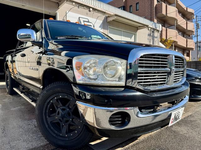 ダッジ・ラム ベースグレード　１５００ＳＬＴ　ベンチシート　デューリーマーカー　ＫＭＣ２０ＡＷ　ＡＴオーバーホール済み　社外ナビ　ＴＶ　バックカメラ　ＥＴＣ　レーダー（2枚目）