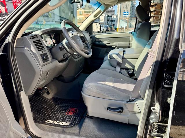 ダッジ・ラム ベースグレード　１５００ＳＬＴ　ベンチシート　デューリーマーカー　ＫＭＣ２０ＡＷ　ＡＴオーバーホール済み　社外ナビ　ＴＶ　バックカメラ　ＥＴＣ　レーダー（19枚目）