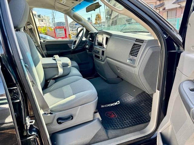 ダッジ・ラム ベースグレード　１５００ＳＬＴ　ベンチシート　デューリーマーカー　ＫＭＣ２０ＡＷ　ＡＴオーバーホール済み　社外ナビ　ＴＶ　バックカメラ　ＥＴＣ　レーダー（20枚目）
