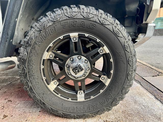 ハマーＨ２ ベースグレード　１ナンバー登録　リフトアップ　カロッツェリアナビ　ＥＴＣ　フルセグＴＶ　　ＸＤホイール＆２０インチＭＴタイヤ　バンパーガード　ＬＥＤウィンカー　ユーザー買取車（14枚目）