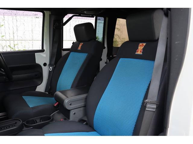 ジープ・ラングラーアンリミテッド アイランダー　５０台限定車　専用サーフブルーツートンインテリア　オフロードカスタム　リフトアップ　マッドタイヤ　１７インチＡＷ　社外アイアンバンパー　オーバーフェンダー　ＬＥＤヘッドライト　ソフトトップ（23枚目）